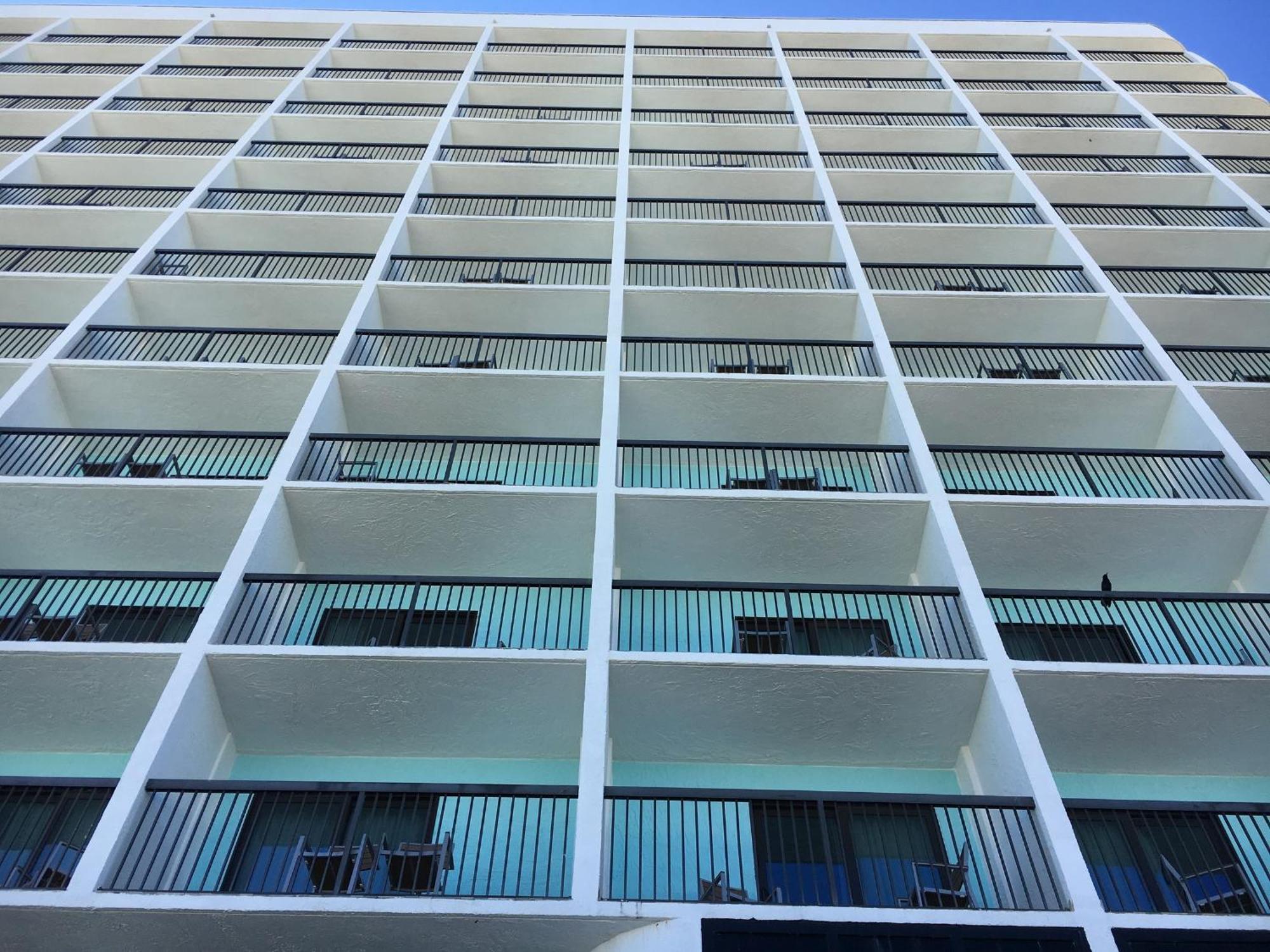 Holiday Inn Express & Suites Oceanfront Daytona Beach Shores By Ihg Ngoại thất bức ảnh