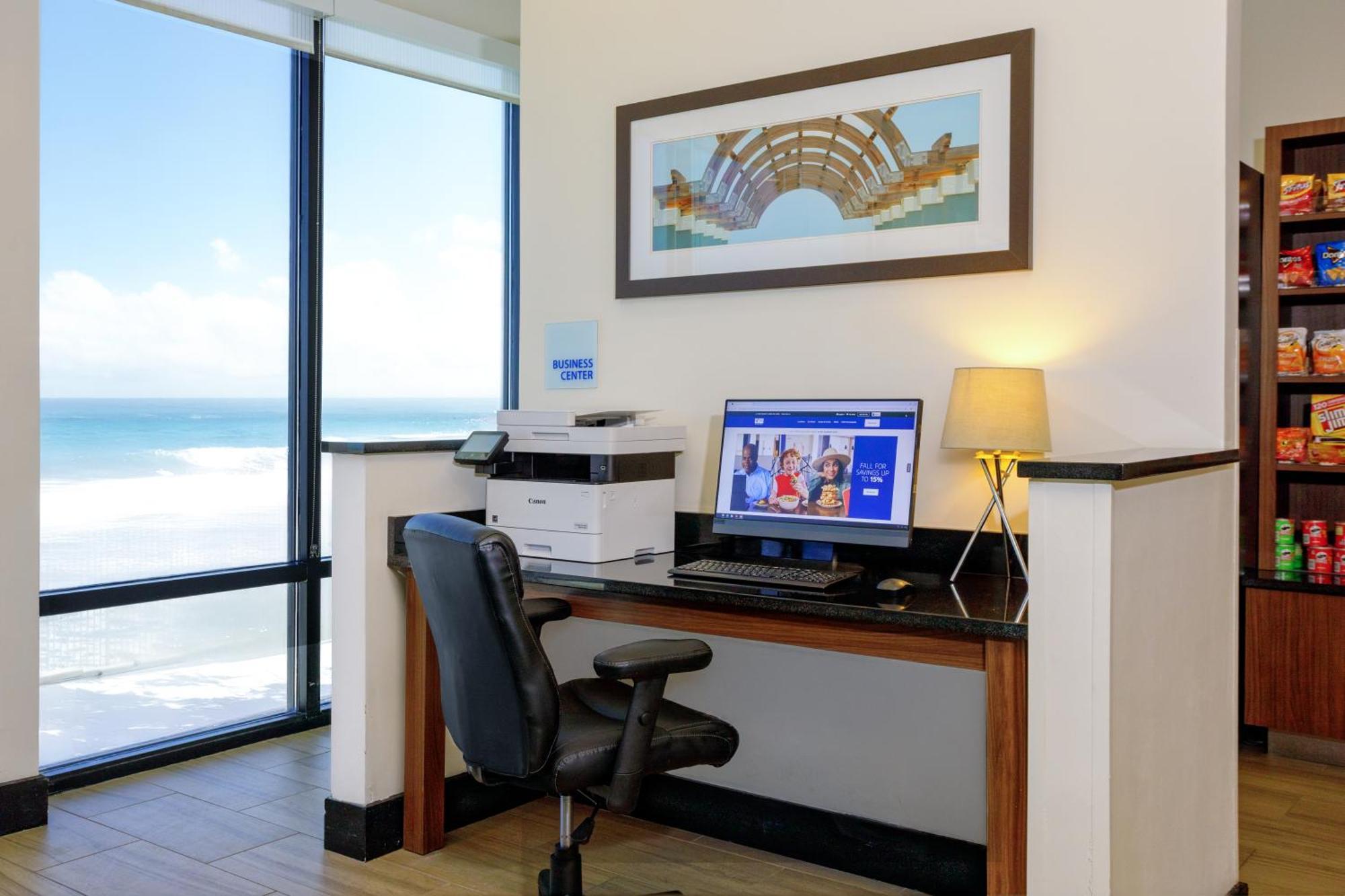 Holiday Inn Express & Suites Oceanfront Daytona Beach Shores By Ihg Ngoại thất bức ảnh