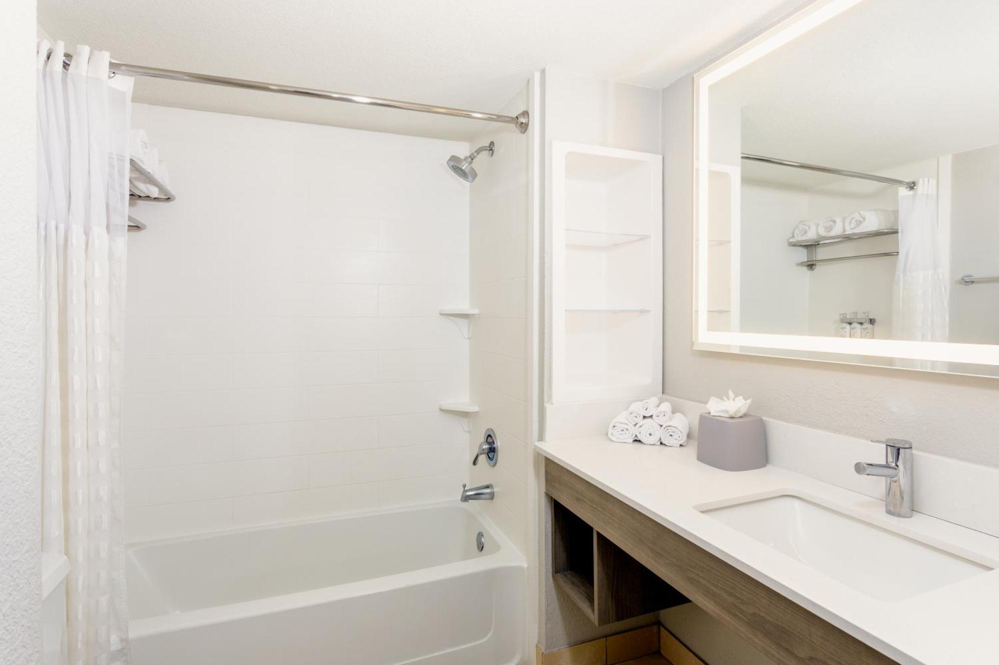 Holiday Inn Express & Suites Oceanfront Daytona Beach Shores By Ihg Ngoại thất bức ảnh
