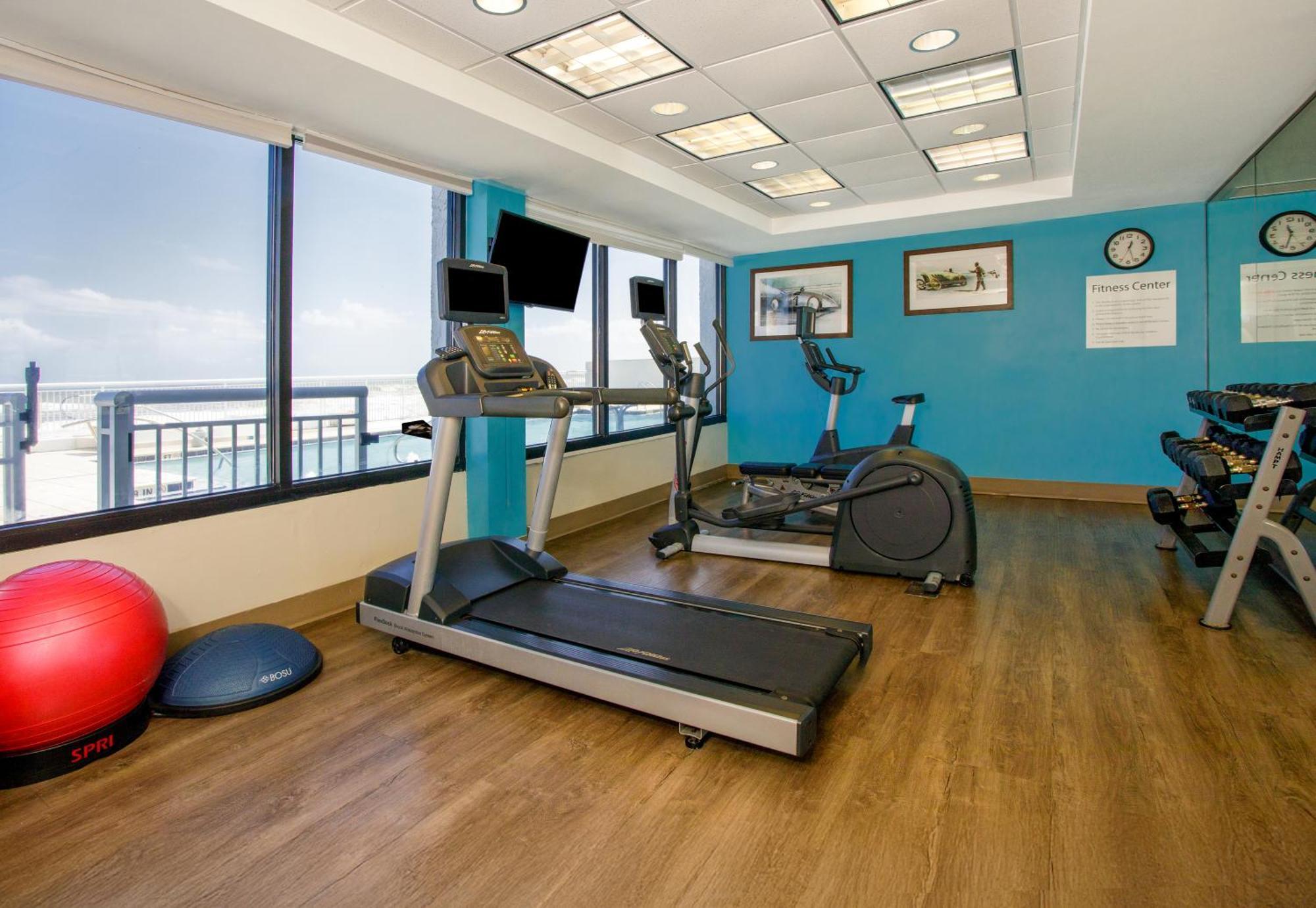 Holiday Inn Express & Suites Oceanfront Daytona Beach Shores By Ihg Ngoại thất bức ảnh