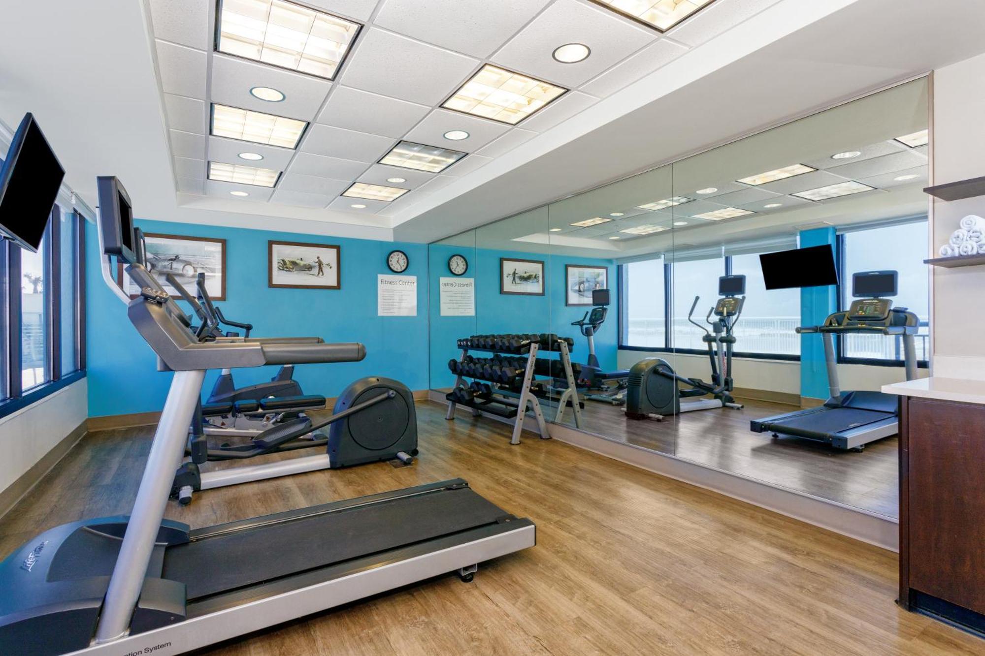 Holiday Inn Express & Suites Oceanfront Daytona Beach Shores By Ihg Ngoại thất bức ảnh